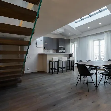 Sublime Duplex Jean Medecin ニース