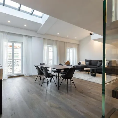 Sublime Duplex Jean Medecin ニース